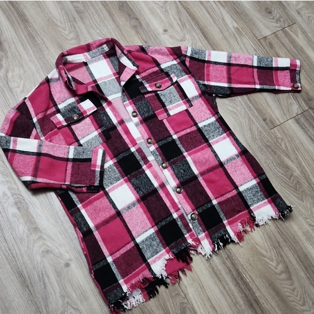 🌟Sassy Pink Plaid Flannel Button Down Distressed Shacket Women's Medium Jacket